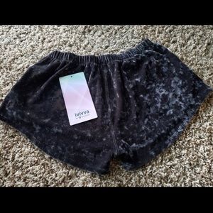 Ivivva by lululemon Veluxe short size12 black